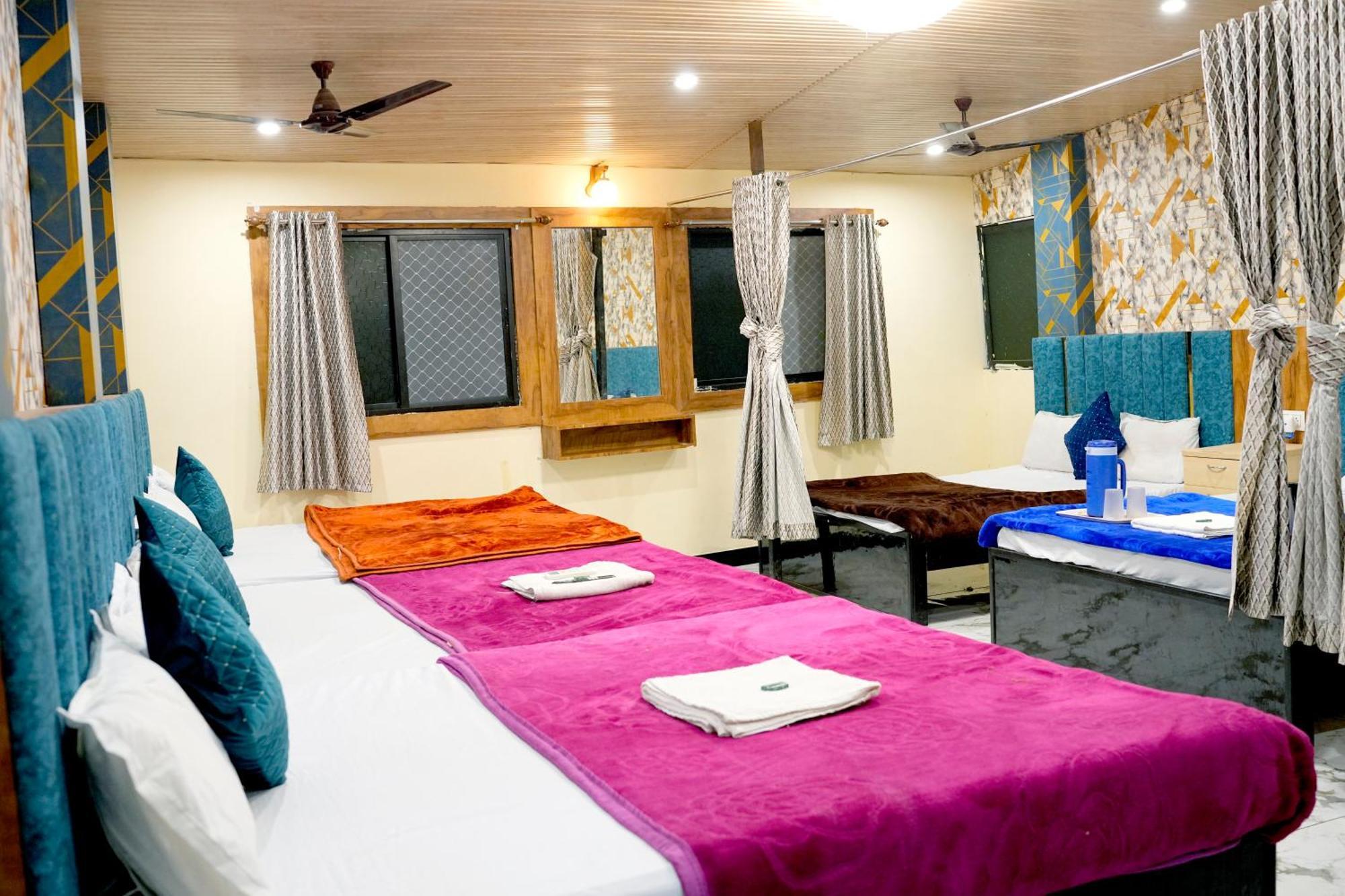 Hotel Mahalok Palace Ujjain Exterior photo
